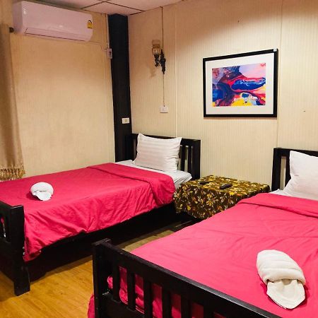Noom Guesthouse Lop Buri Buitenkant foto