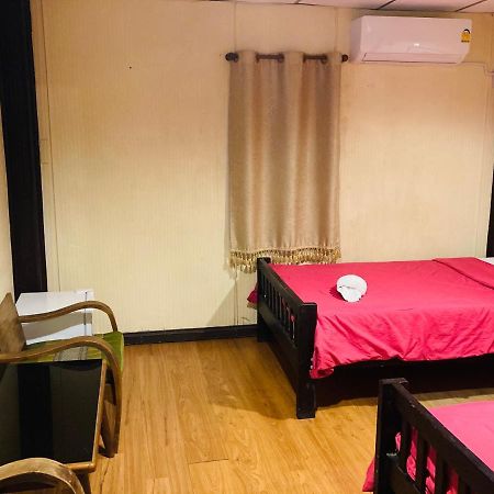 Noom Guesthouse Lop Buri Buitenkant foto