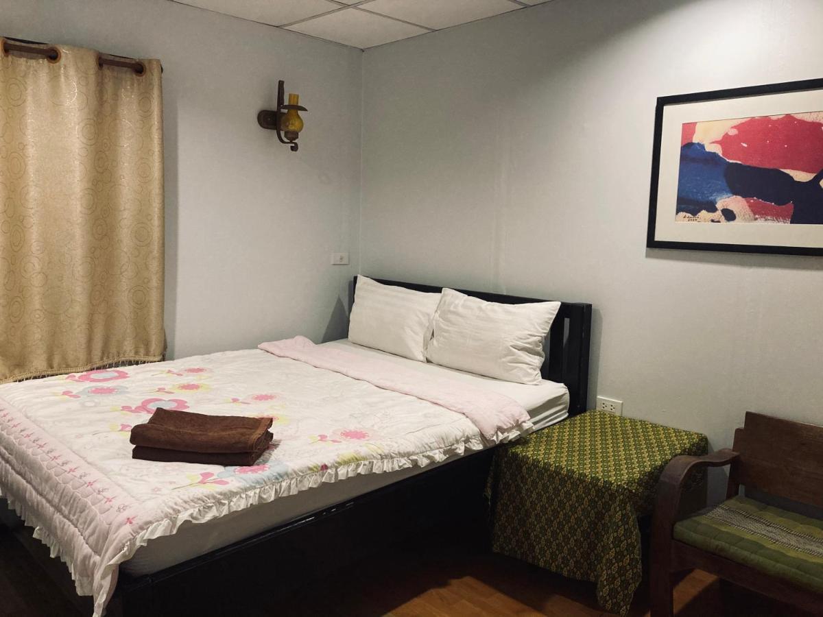 Noom Guesthouse Lop Buri Buitenkant foto