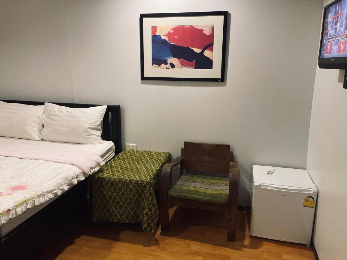 Noom Guesthouse Lop Buri Buitenkant foto