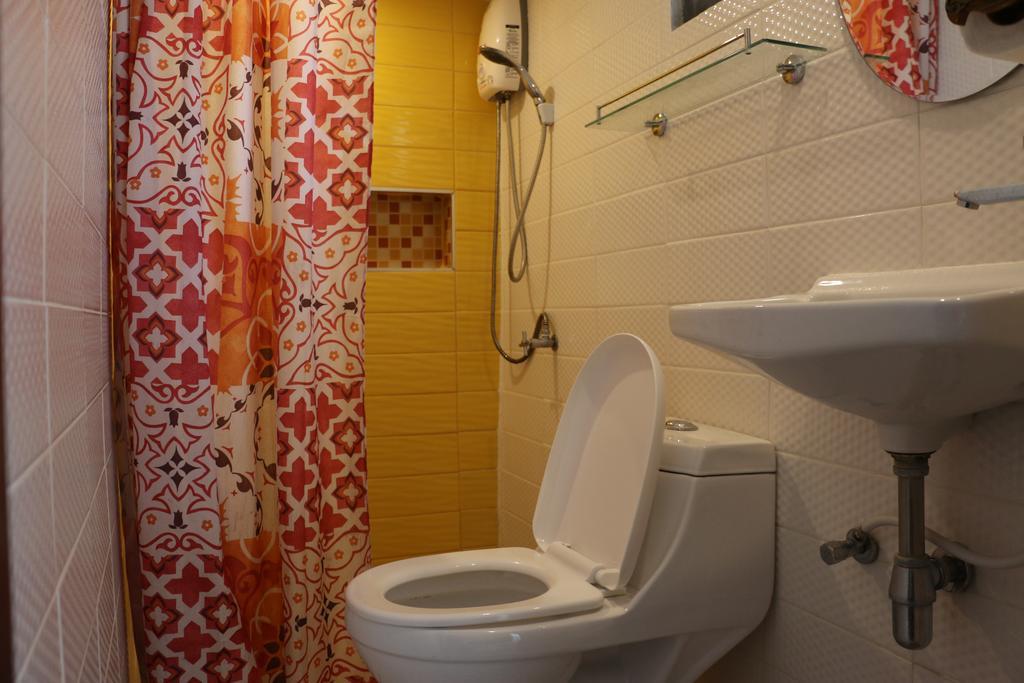 Noom Guesthouse Lop Buri Buitenkant foto