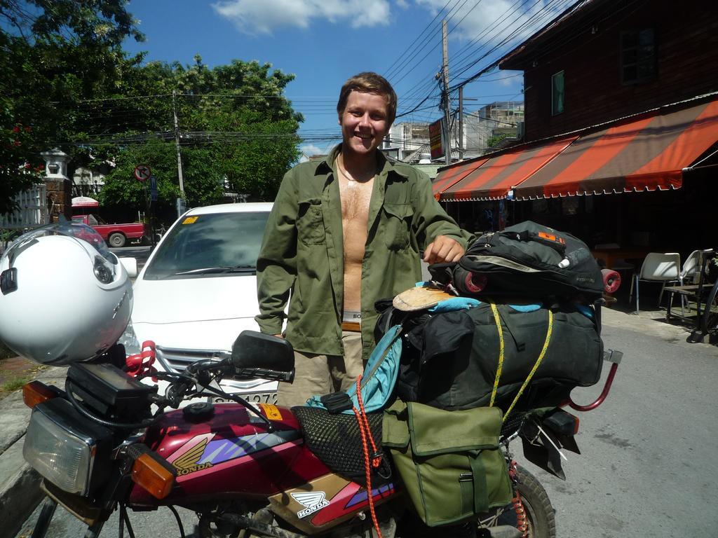Noom Guesthouse Lop Buri Buitenkant foto