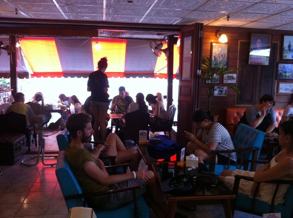 Noom Guesthouse Lop Buri Buitenkant foto