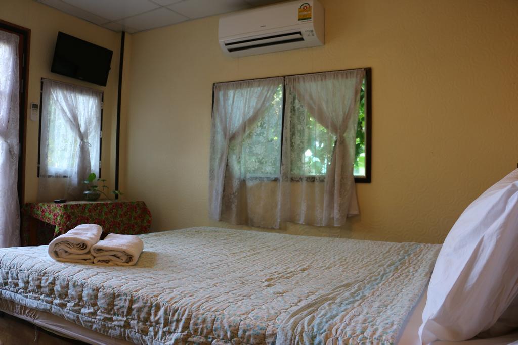 Noom Guesthouse Lop Buri Buitenkant foto