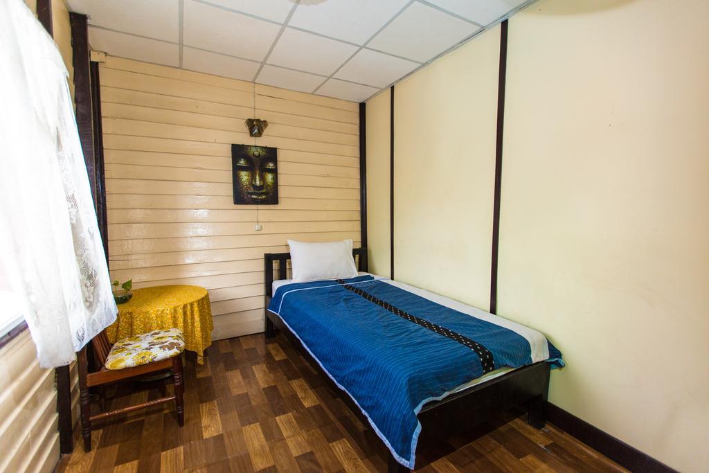 Noom Guesthouse Lop Buri Buitenkant foto