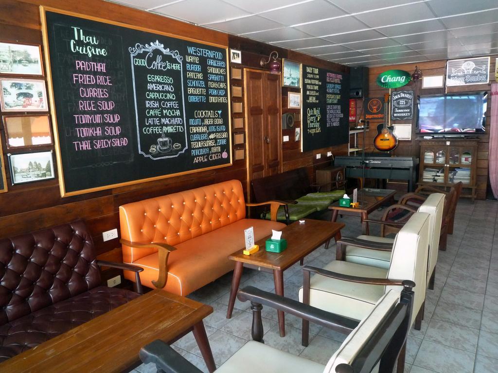 Noom Guesthouse Lop Buri Buitenkant foto