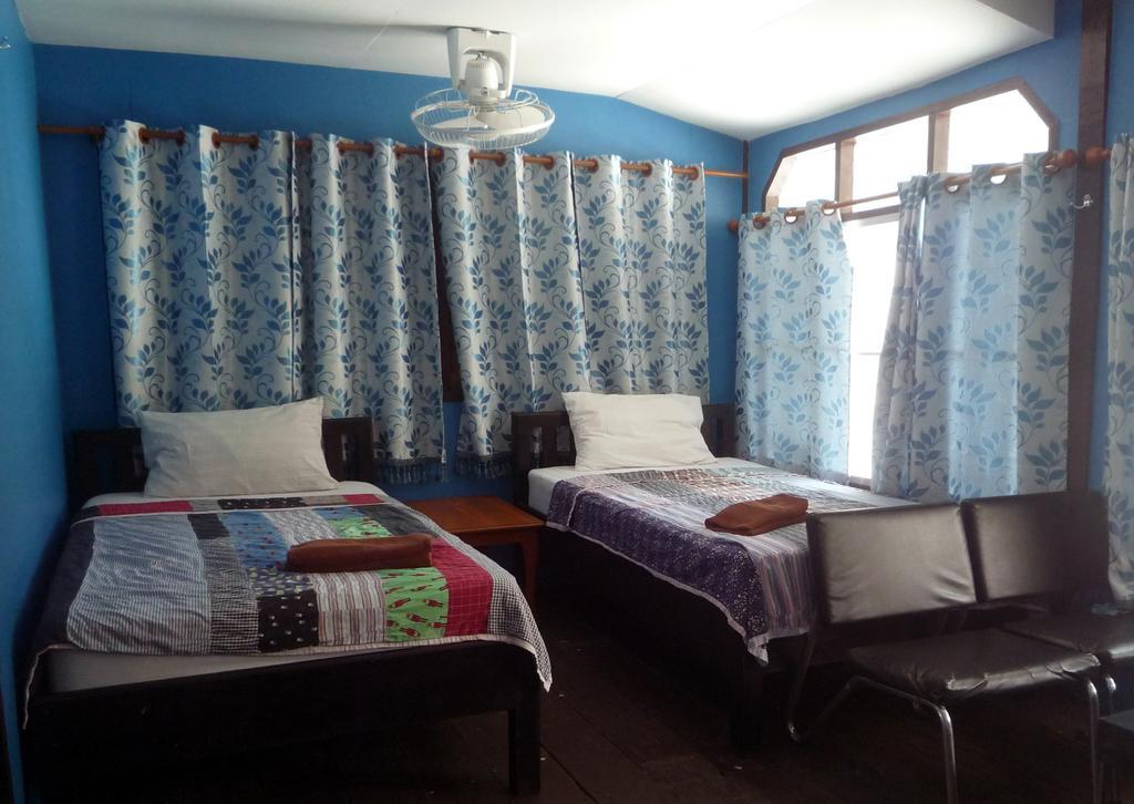 Noom Guesthouse Lop Buri Buitenkant foto