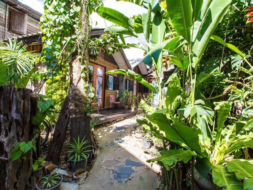 Noom Guesthouse Lop Buri Buitenkant foto