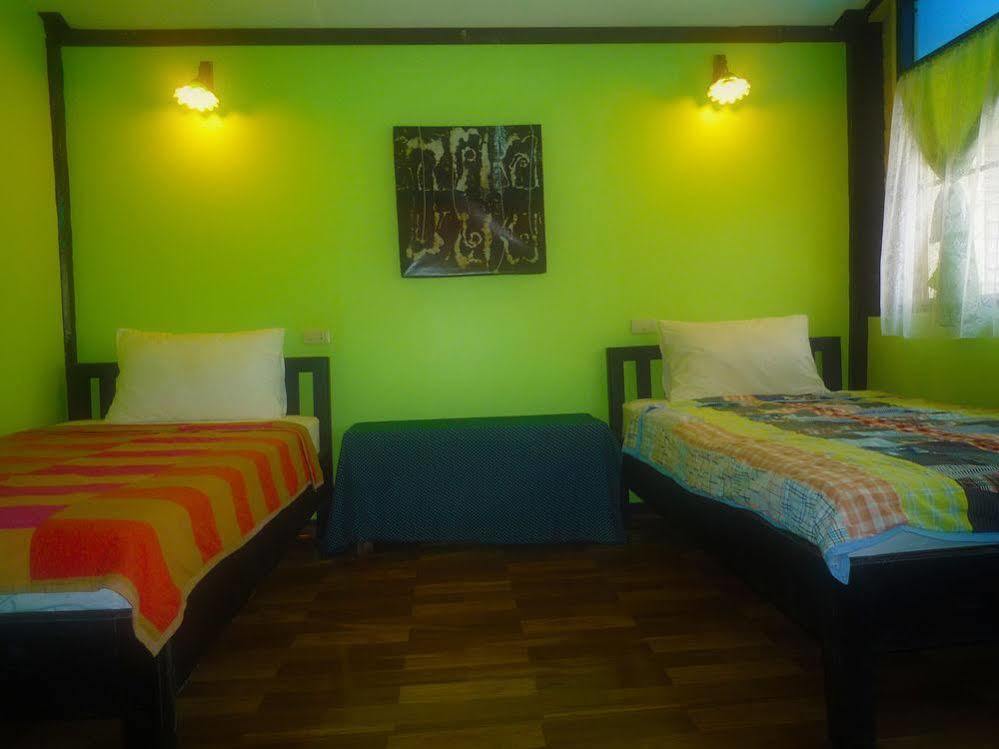 Noom Guesthouse Lop Buri Buitenkant foto
