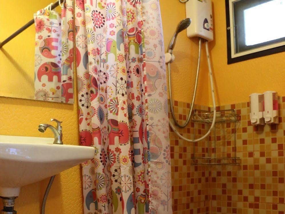Noom Guesthouse Lop Buri Buitenkant foto