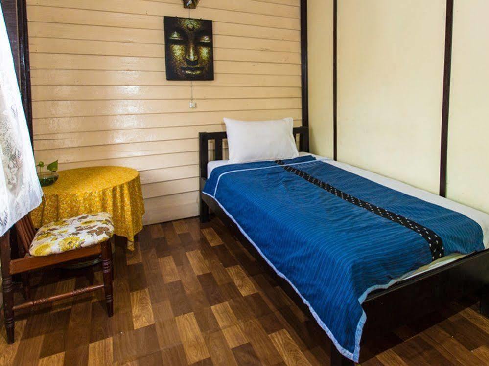 Noom Guesthouse Lop Buri Buitenkant foto