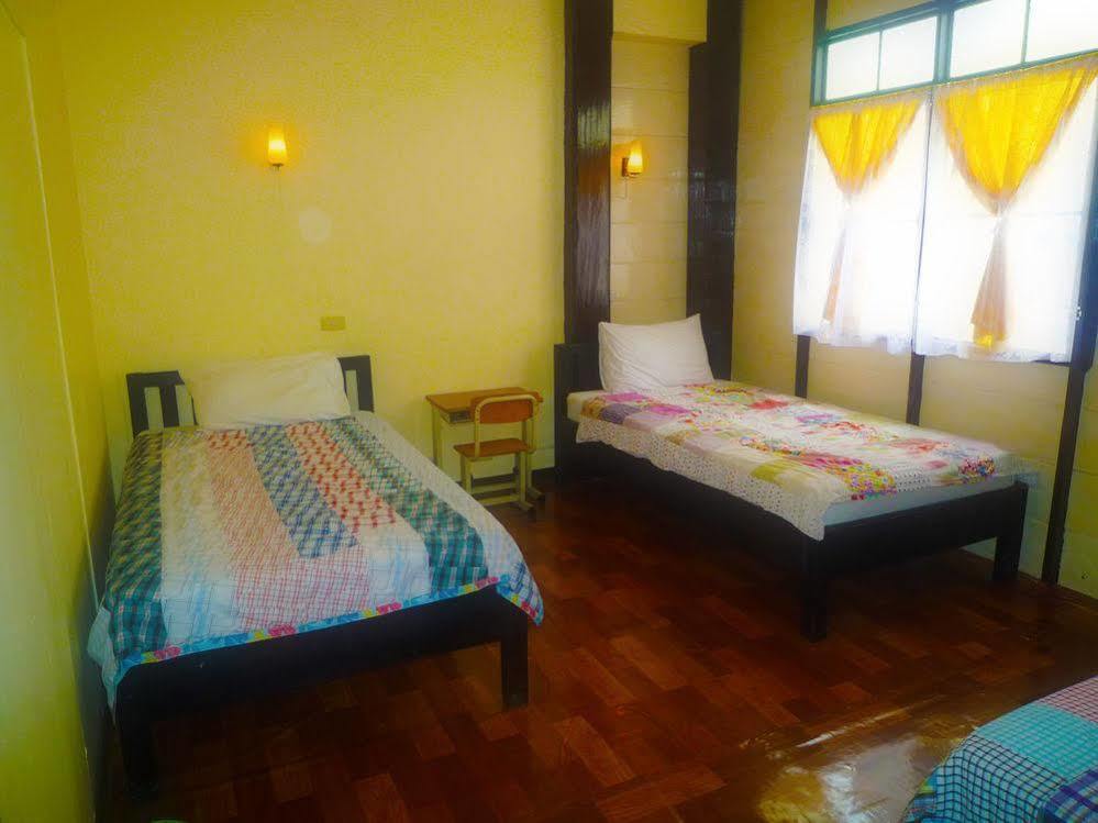 Noom Guesthouse Lop Buri Buitenkant foto